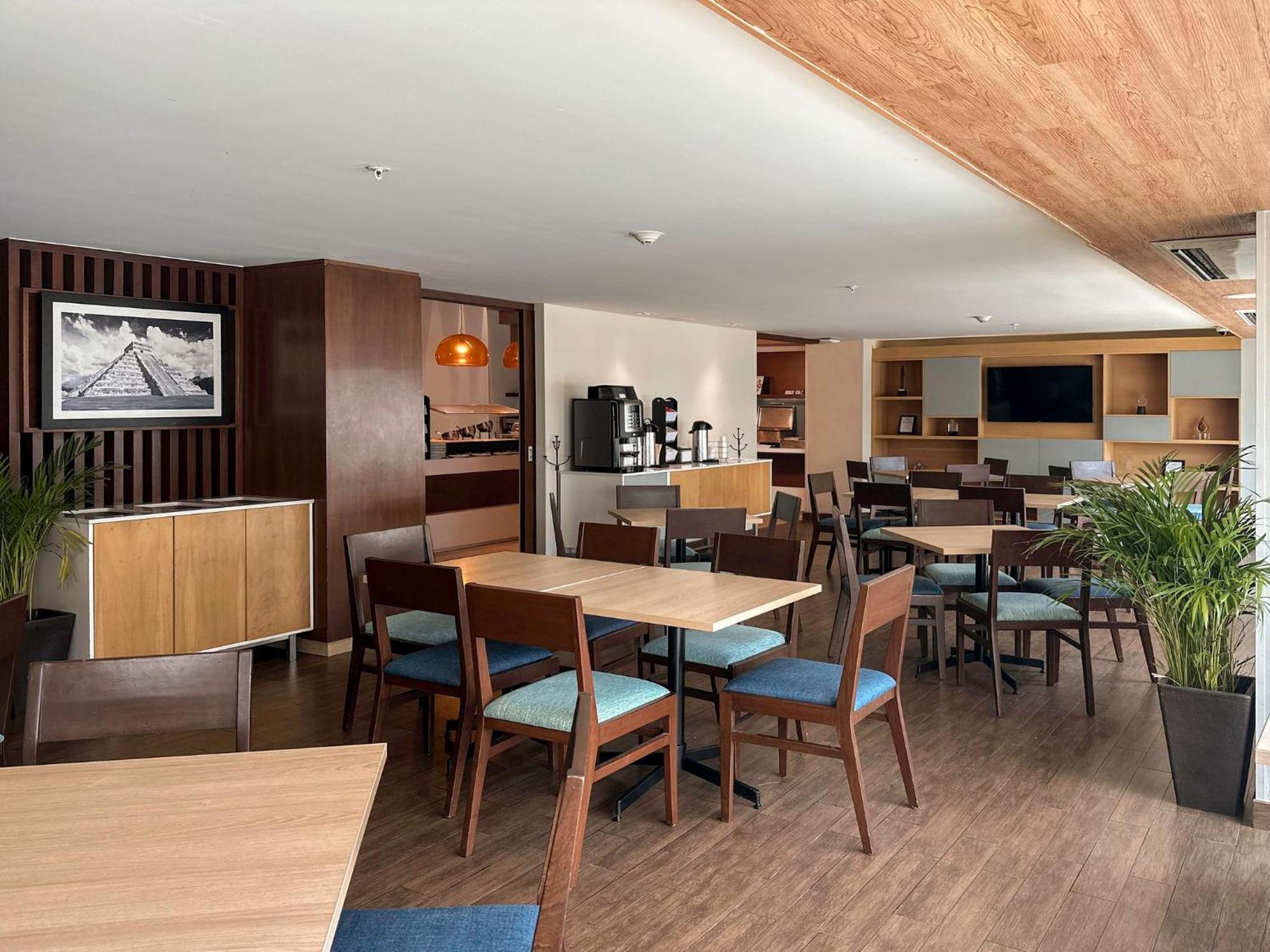 Holiday Inn Express Merida By Ihg Zewnętrze zdjęcie