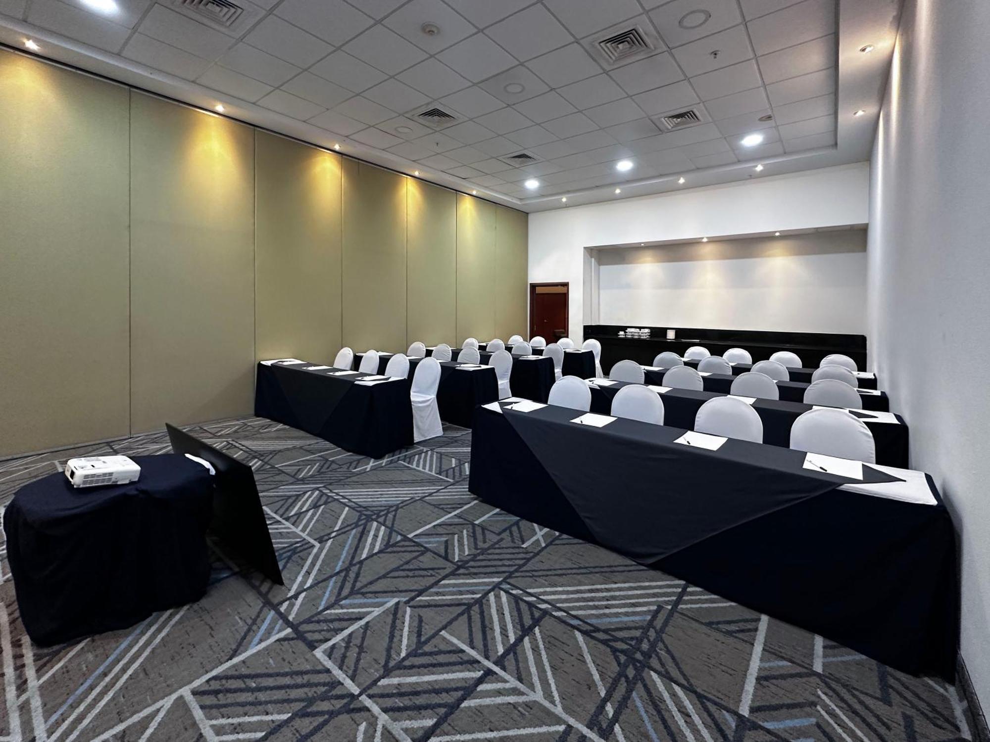 Holiday Inn Express Merida By Ihg Zewnętrze zdjęcie