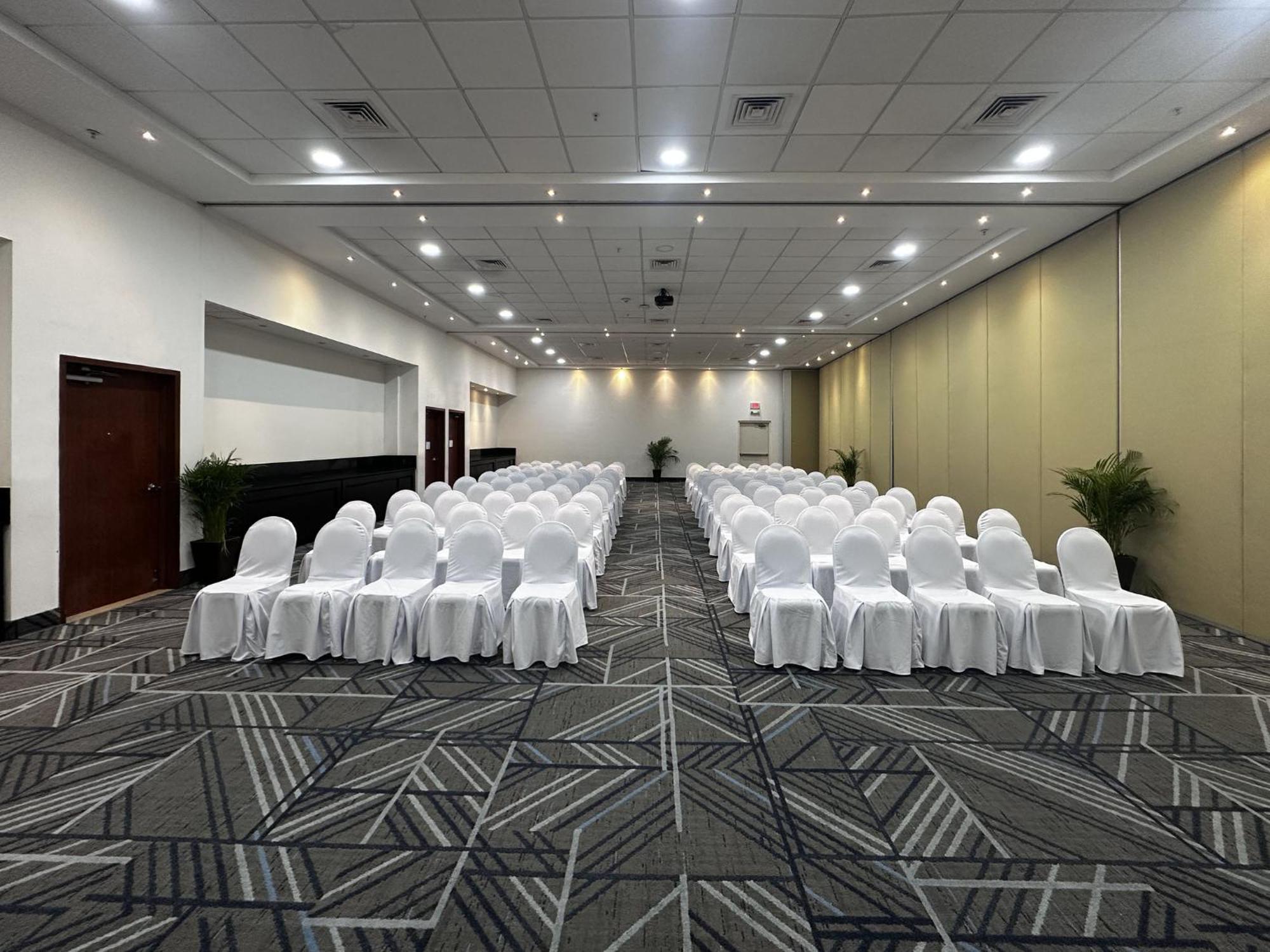 Holiday Inn Express Merida By Ihg Zewnętrze zdjęcie